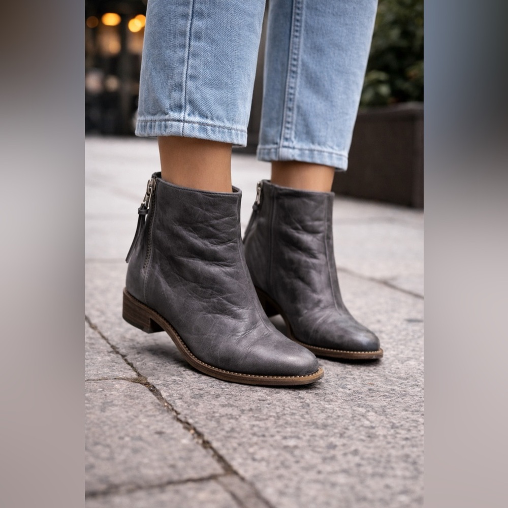 Blackstone Fumo Gray Leather Ankle Boots Back Zip Minimalist Euro 38 US 8